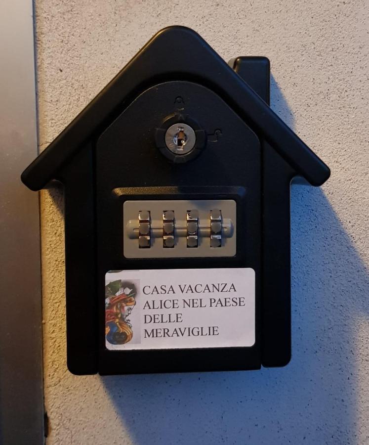 Alice Nel Paese Delle Meraviglie Sulbiate Bagian luar foto