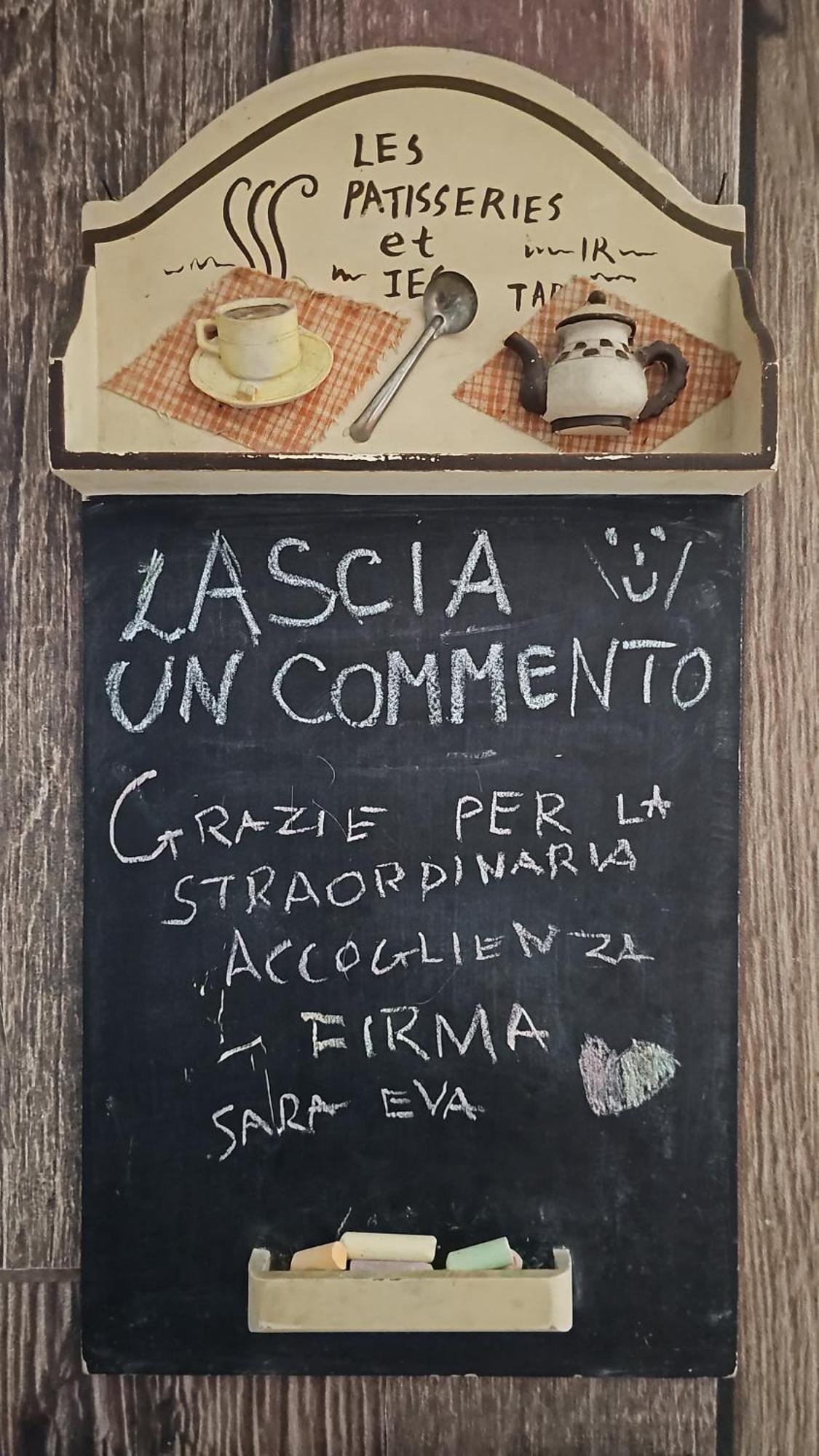 Alice Nel Paese Delle Meraviglie Sulbiate Bagian luar foto